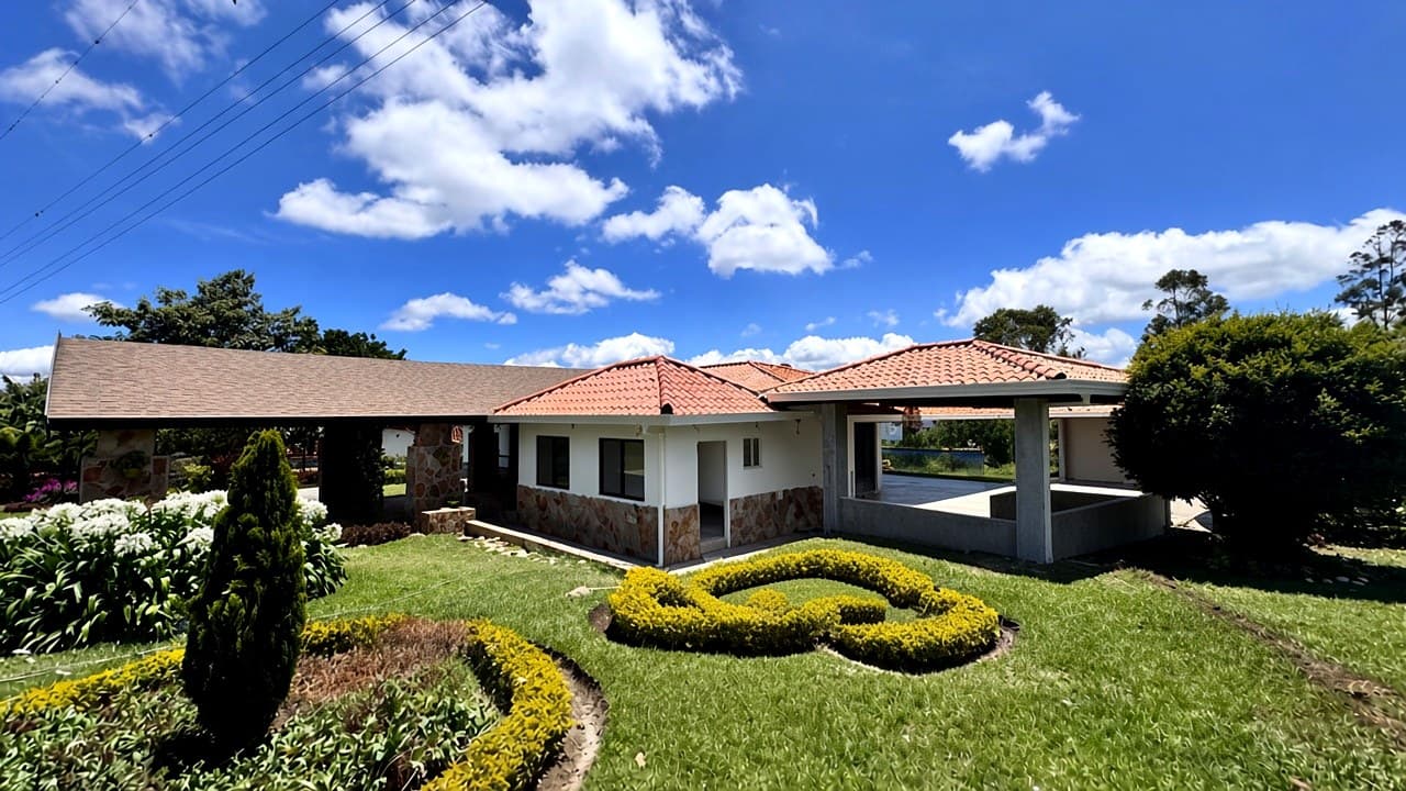Casa campestre y jardín en Floridablanca, Santander