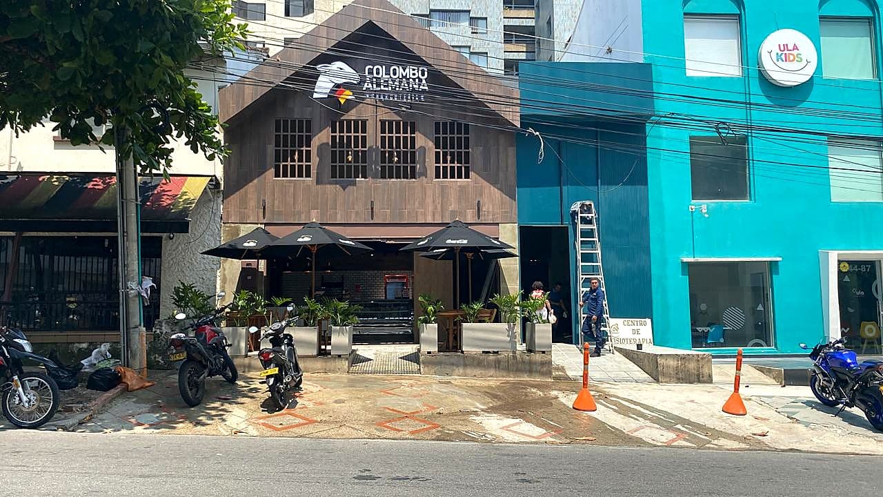Fachada diurna del local Colombo Alemana en Bucaramanga